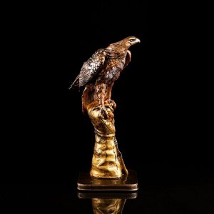 Статуэтка "Орёл на перчатке", гипс, 37 см, микс