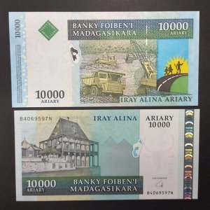 Мадагаскар 10000 арирари 2015 UNC