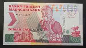 Мадагаскар 2500 франков 1993 UNC