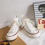 Высокие женские кеды на шнуровке, белая подошва, сбоку нашивка звезда, цвет белый