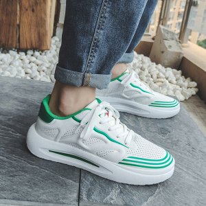 Мужские кроссовки на шнуровке, белая подошва, на носу полоски, цвет белый/зеленый
