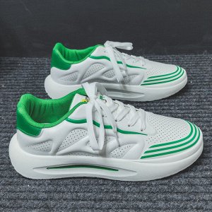 Мужские кроссовки на шнуровке, белая подошва, на носу полоски, цвет белый/зеленый