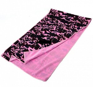 Полотенце быстросохнущее с принтом, цвет черно-розовый