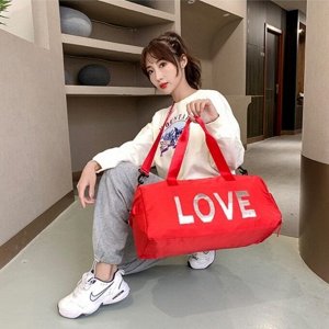 Спортивная сумка, надпись "LOVE", цвет красный