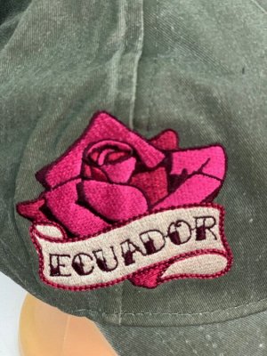 Бейсболка Бейсболка Ecuador с красной вышитой розой  №30153