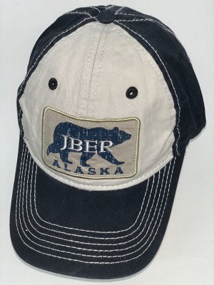 Бейсболка Черно-белая бейсболка с прямоугольной нашивкой Alaska  №4764