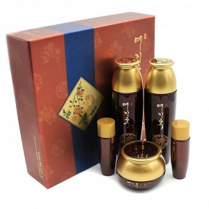 Набор для ухода за кожей лица с экстрактом красного женьшеня	BergamoYezihu K-Beauty Premium Ginseng Set 3pc Set