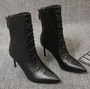 Полусапожки  со шнуровкой и острым носком на каблуке, черные