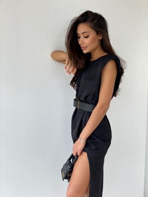 Платье с объёмными плечами чёрное
