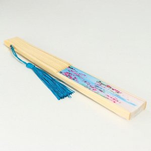 Веер бамбук, текстиль h=21 см "Домик в сакуре" голубой, с синей кисточкой