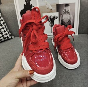 Дизайнерские кроссовки , красные