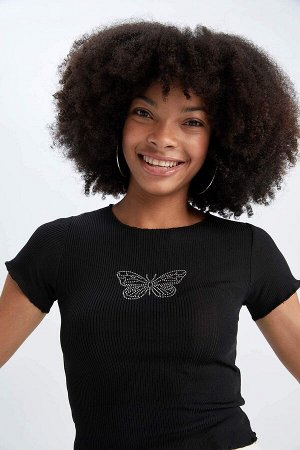 Приталенная футболка с круглым вырезом и принтом бабочки с коротким рукавом