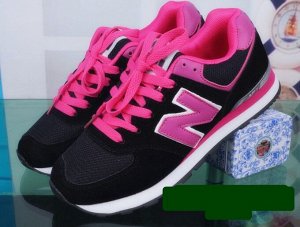 Женские спортивные кроссовки, цвет черно-розовый