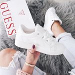 Guess, Tommy Hilfiger, СК, M.Kors и St. Weitzman. Скидки
