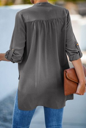 Серая удлиненная сзади блуза с запахом и хлястиками на рукавах