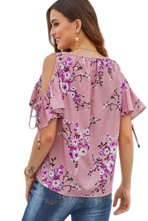Розовая блузка с цветочным узором и вырезами на плечах