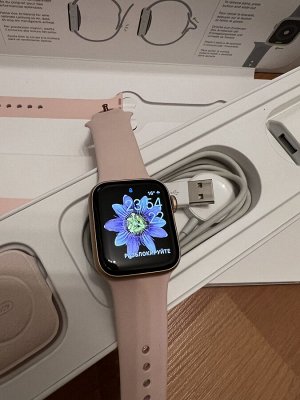 Продам часы Apple Watch Series 4. 40 mm