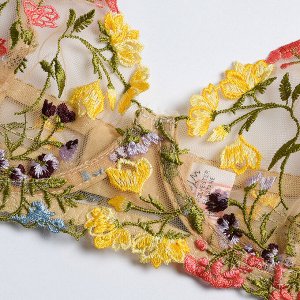 Женский комплект белья: бюстгальтер + трусы. Вышивка цветы, цвет бежевый
