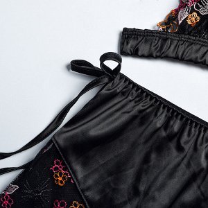 Женский комплект белья: бюстгальтер + трусы-шорты, цвет черный