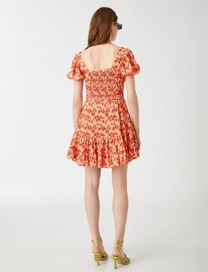 Платье Материал: %100 вискоз Параметры модели: рост: 177 cm, объем груди: 80, объем талии: 61, объем бедер: 89 Надет размер: 36