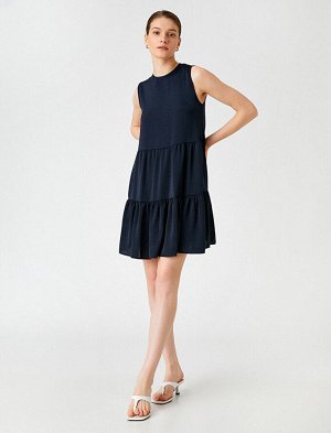 Платье Материал: %100 Полиэстер Параметры модели: рост: 177 cm, объем груди: 80, объем талии: 61, объем бедер: 89 Надет размер: 36