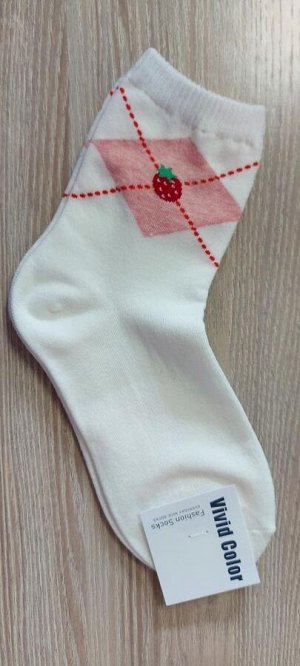 Носки средние белые узкая резинка с принтом ромб внутри клубничка Vivid Color 1 пара (р. Free size)