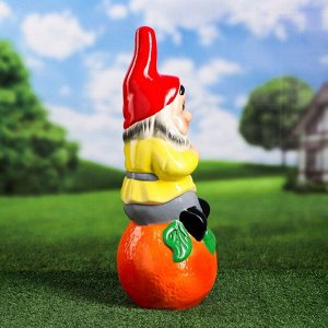 Садовая фигура "Гном и апельсин", разноцветная, 47 см, микс