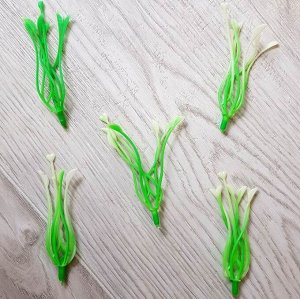 Тычинки и пестик лилии. 8,5 см. Зеленовато-белые