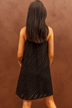 Черное платье халтер с диагональными полосами