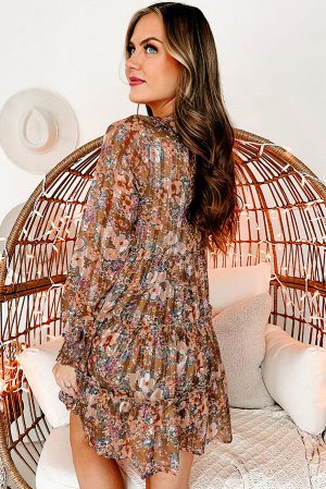 Коричневое многоярусное платье с рюшами и цветочным принтом