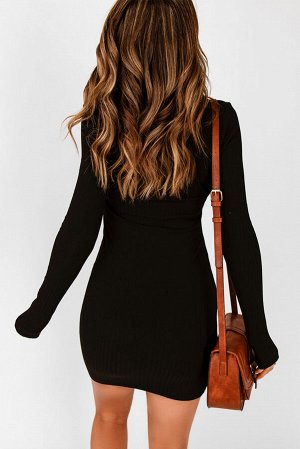 Черное вязаное платье-свитер с фигурным вырезом