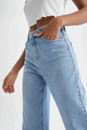 Широкие джинсы с высокой талией в стиле 90-х