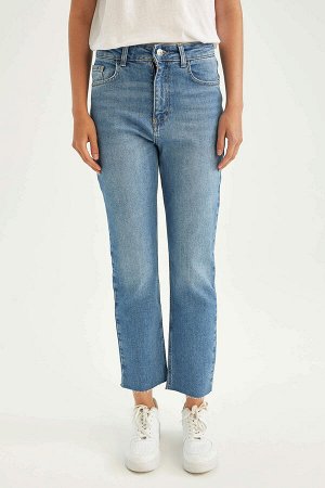 Обрезанные джинсы с высокой талией