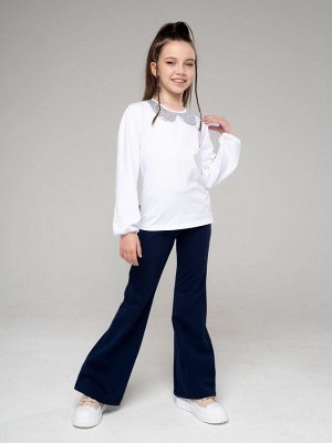 Брюки-клеш Описание и параметры
Стильные брюки-клеш из футера темно-синего цвета для девочки, облегающие по бедрам и расклешенные от колена. Пояс на эластичной резинке. Изделие выполнено из трикотажа 