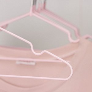 Вешалка-плечики для одежды детская с антискользящим покрытием, размер 30-34, цвет нежно-розовый