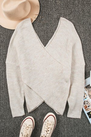 Бежевый свитер с глубоким вырезом и открытой спиной