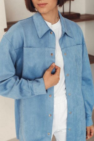 Голубая удлинённая рубашка с карманами