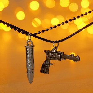 Кулоны новогодние "Неразлучники" пистолет и пуля, цвет чёрный в серо-серебряном, 45 см