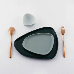 Тарелка плоская керамическая «Зелёная», 20x15 см