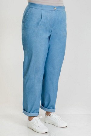Брюки Эффектные брюки "чинос", свободного силуэта, с наклонными карманами по бокам и складками по талии. Выполнены из джинсовой ткани. Модель с комфортной высокой посадкой и комбинированным поясом,  з