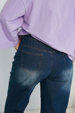 Брюки Стильные джинсы свободного силуэта, длиной до щиколотки, выполнены из плотной хлопковой ткани. Модель со средней посадкой на талии и поясом, дополненным шлевками. По центру застежка-гульфик на м
