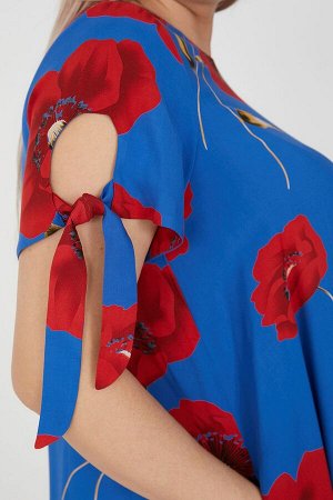 Платье Комфортное платье А-образного силуэта из плательной ткани в яркий принт. Круглый вырез горловины обработан внутренней обтачкой. Спинка со средним швом, вверху оканчивающимся разрезом с застежко