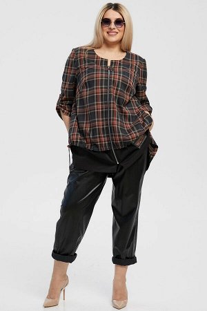 Брюки Трендовые брюки "чинос" из экокожи, свободного силуэта, с наклонными карманами по бокам и складками по талии. Модель с комфортной высокой посадкой и комбинированным поясом. По центру застежка - 