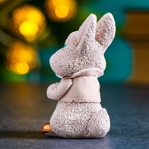 Фигура "Кролик с морковкой" бежевый, 9х5х5см