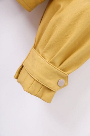 Куртка женская желтая с накладными карманами и манжетами на рукавах