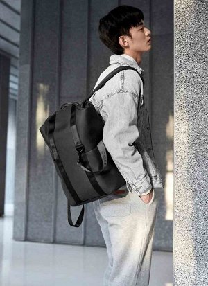 Рюкзак Стильный городской рюкзак, с которым можно ходить куда угодно: он будет полезен студенту и офисному работнику. Актуальная форма и отделка ремешками придаёт ему эффектный запоминающийся вид.
Объ