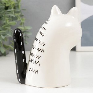 Сувенир керамика "Спящий котя с чёрным хвостом" чёрно-белый 10,2х6,3х12,3 см