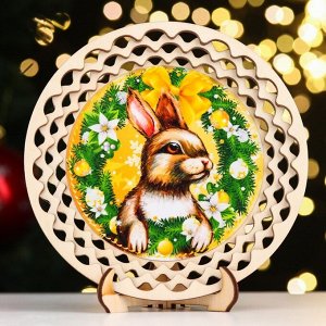 Тарелка сувенирная "Год Кролика. Кролик в венке", дерево, ламинация, d=13 см