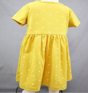 Платье Платье для девочки желтого цвета c милым принтом "сердечки" с накладными карманами кошечка. Передняя планка платья идет на пуговицах. Платье мягкое на ощупь, очень комфортное для малыша. Состав
