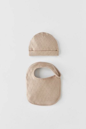 Baby/ набор из слюнявчика и шапки ажурной вязки